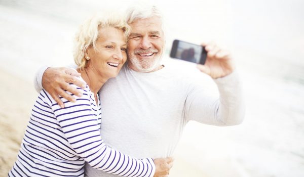 senior-couple-smiling